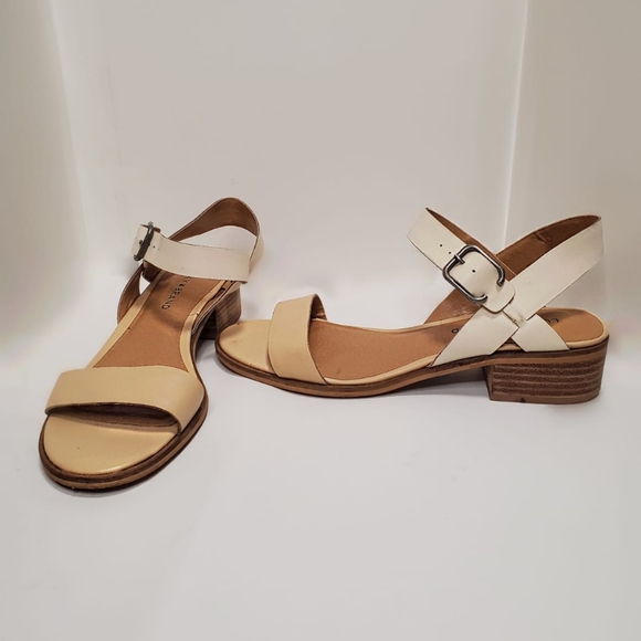 Tan flat Shoes - Picture 2 of 3
